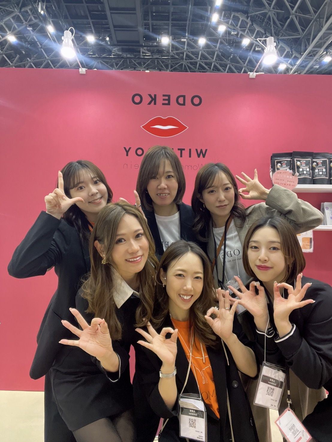 展示会ブースでのODEKOスタッフ