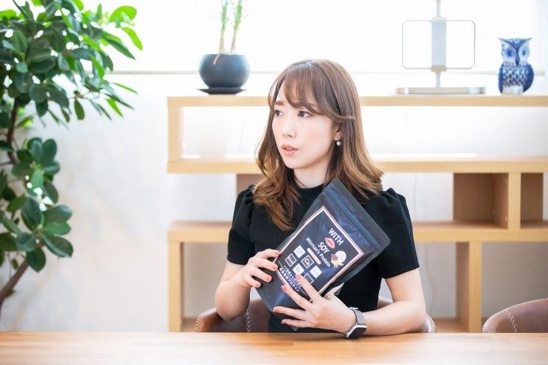 WITH SOYを手にする代表 植木 真菜美